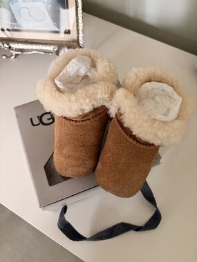 UGG Chestnut Baby Booties with Cream Lining - Classic Infant